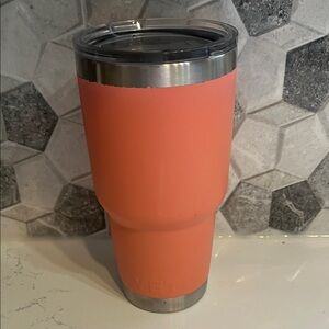 Yeti Coral Powder-Coated Insulated Tumbler with Clear Lid